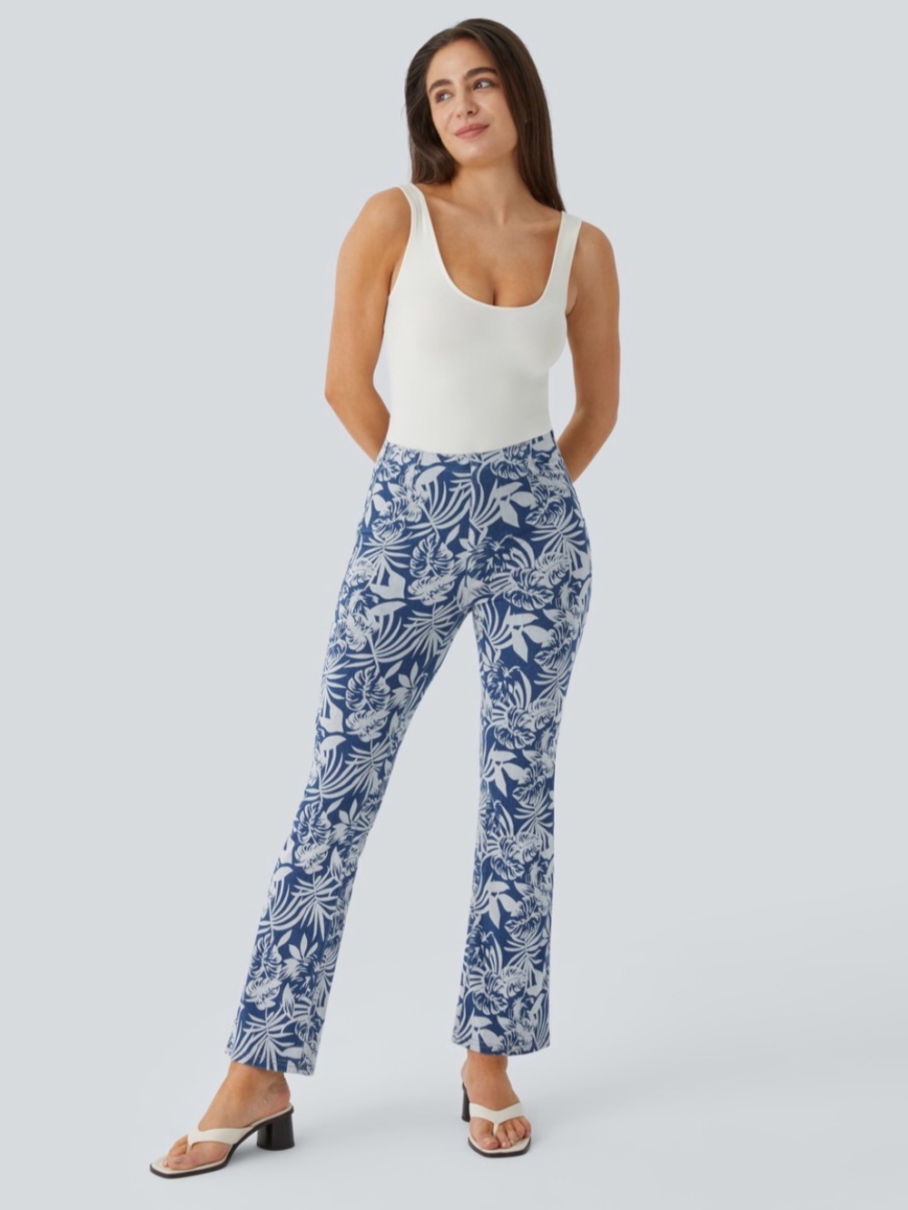 HALARA Flex™ Floral High Waisted Pull-On Pants NEW Medium 7/8 Blue & White